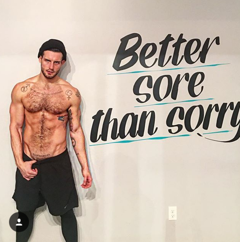 Nico Tortorella sin ropa en Instagram