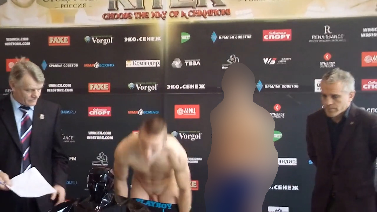 El boxeador Tadeas Ruzicka, desnudo