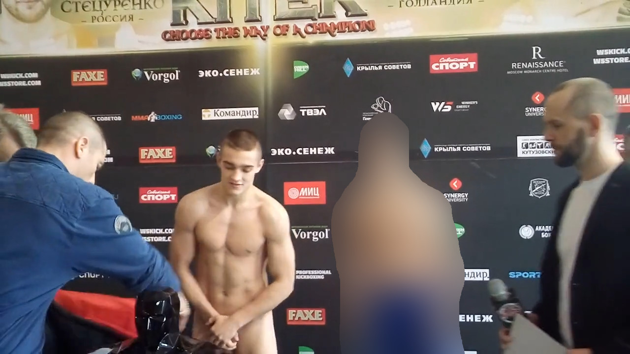 El boxeador Tadeas Ruzicka, desnudo