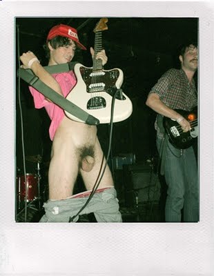 Cole Alexander, de Black Lips, desnudo