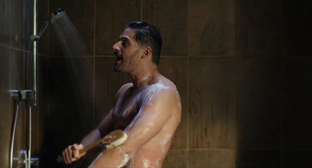 Joe Manganiello desnudo en la ducha