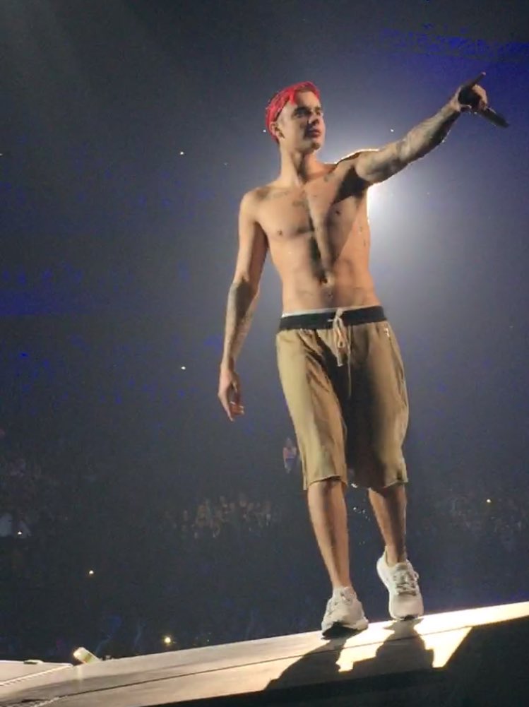 Justin Bieber sin ropa de gira