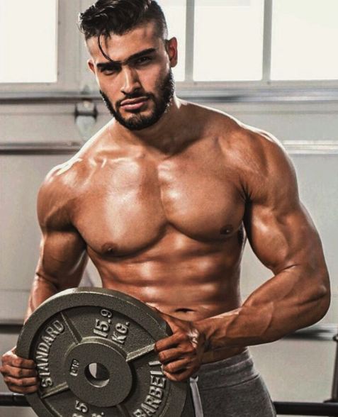 Sam Asghari desnudo