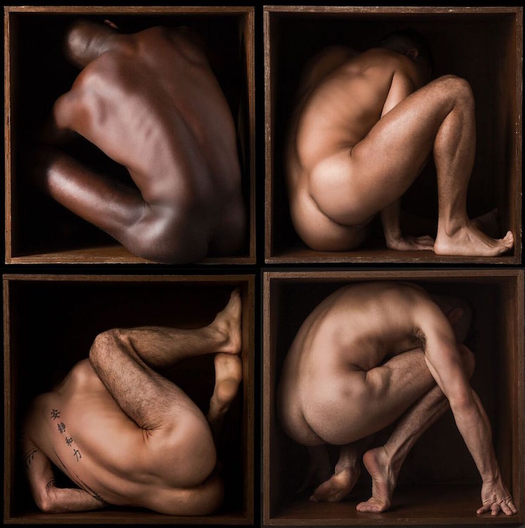 Hombres desnudos en 'The Box'