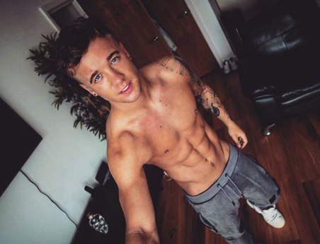 Sam Callahan desnudo en Instagram