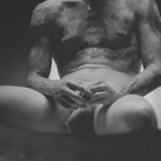 Jesse Rutherford desnudo