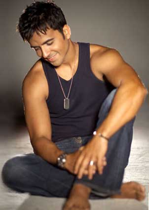 Luis Fonsi desnudo