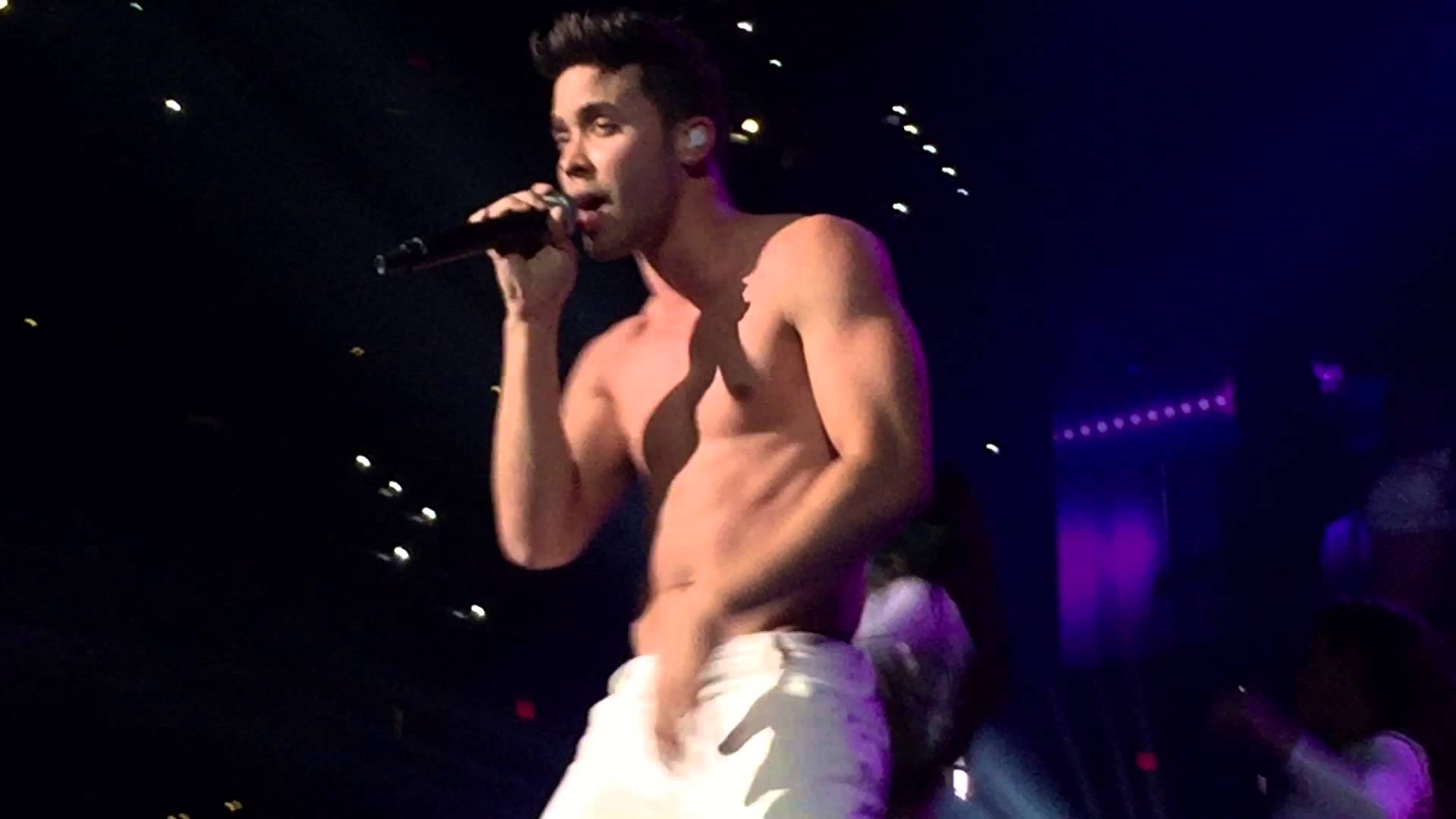 Prince Royce desnudo