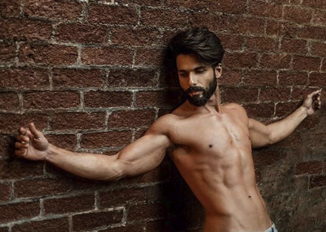 Shahid Kapoor desnudo, el hombre asiático más sexy