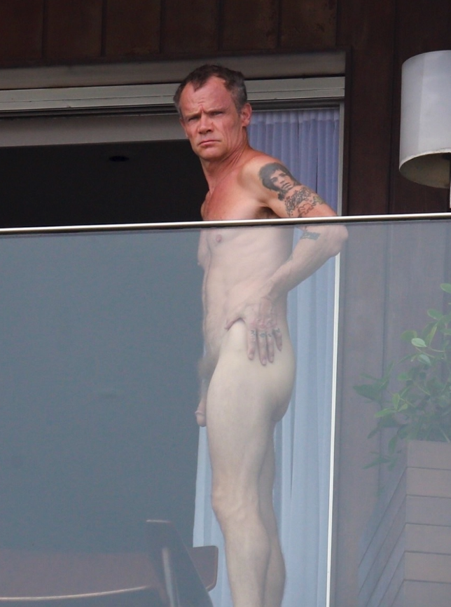 Flea desnudo de Red Hot Chili Peppers