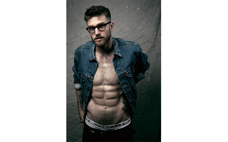 Joel Dommett desnudo