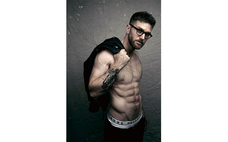 Joel Dommett desnudo