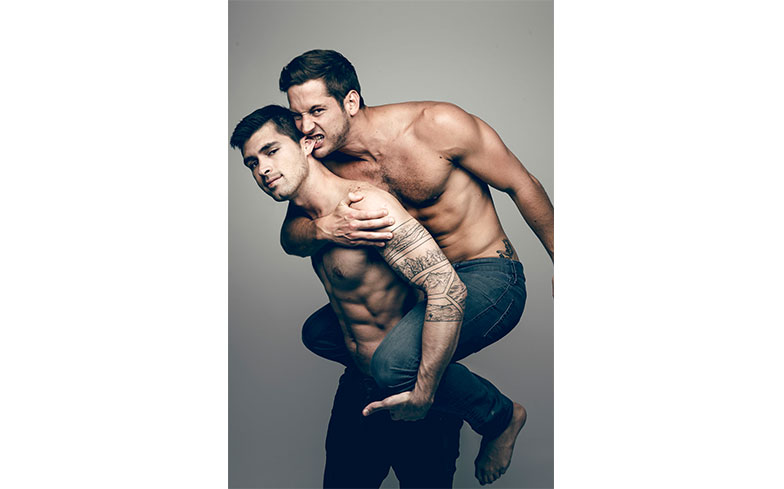 Max Emerson y Andrés Camilo desnudos