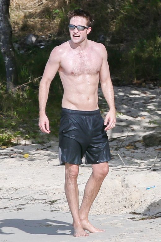 Robert Pattinson desnudo entrenando