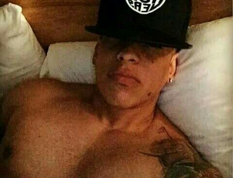 Daddy Yankee desnudo