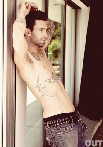 Adam Levine para la revista \'Out\'