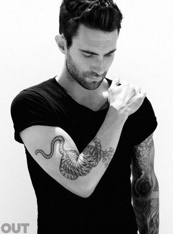 Adam Levine para la revista \'Out\'