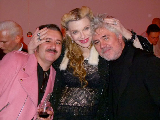 Almodóvar con Courtney Love y Félix Sabroso