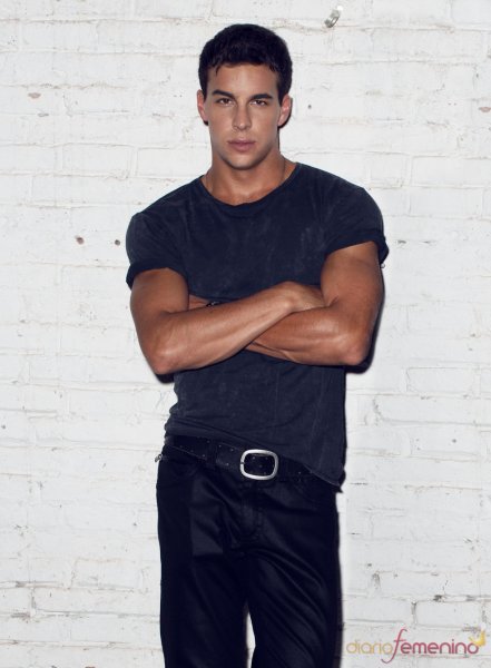 Mario Casas (4/9)