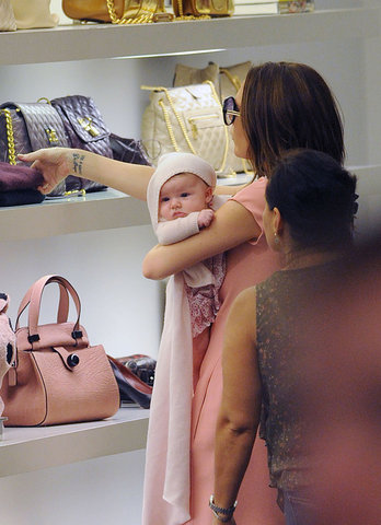 Victoria Beckham y Harper Seven, de compras