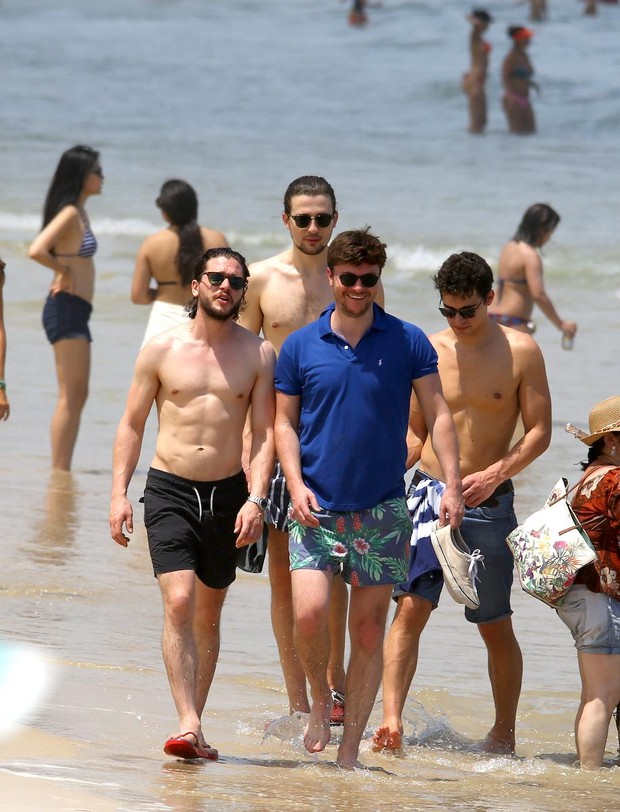 Kit Harington sin camiseta en Rio de Janeiro