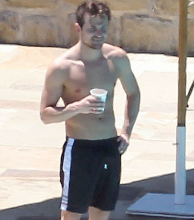 jared-followill-en-la-piscina-2