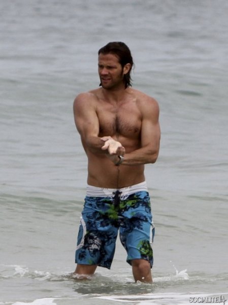 Jared Padalecki en la playa