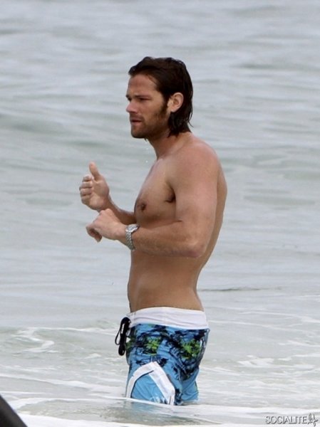 Jared Padalecki en la playa