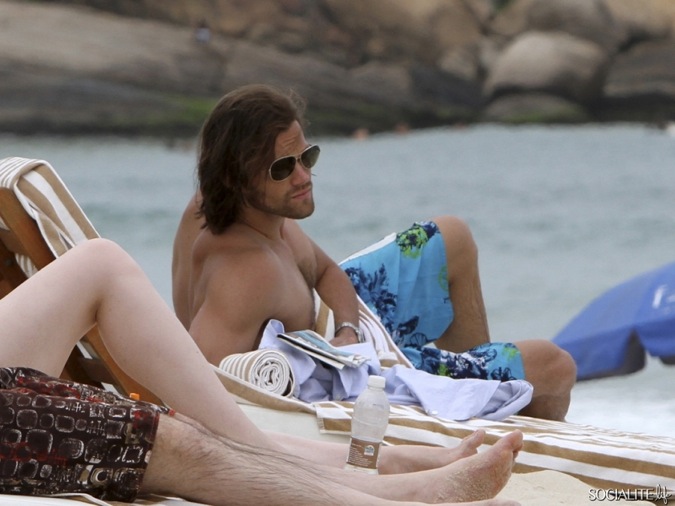 Jared Padalecki en la playa