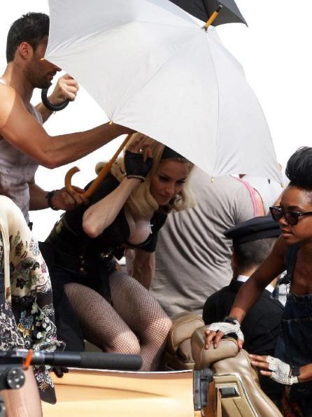 MAdonna en el set de \'Turn Up The Radio\'