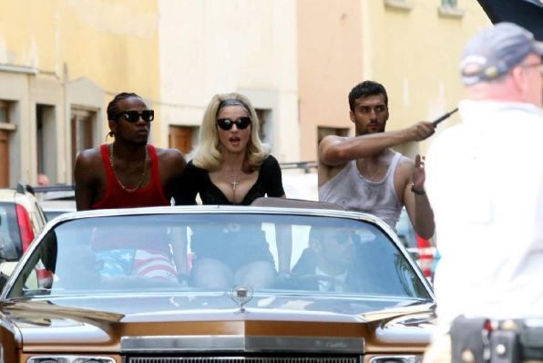 MAdonna en el set de \'Turn Up The Radio\'