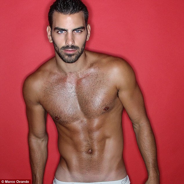 Nyle DiMarco desnudo