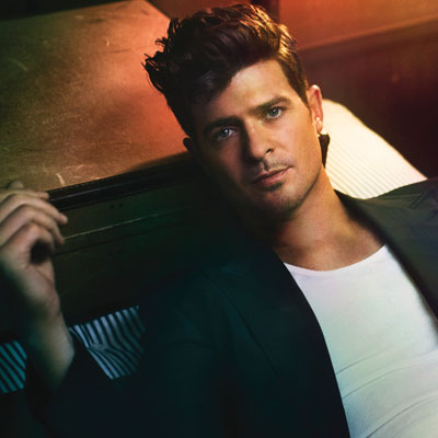 Robin Thicke, sin camiseta