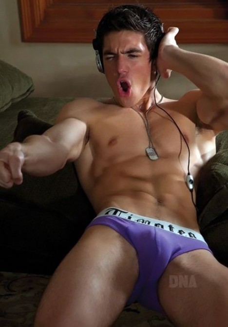 Steve Grand, el cantante country gay