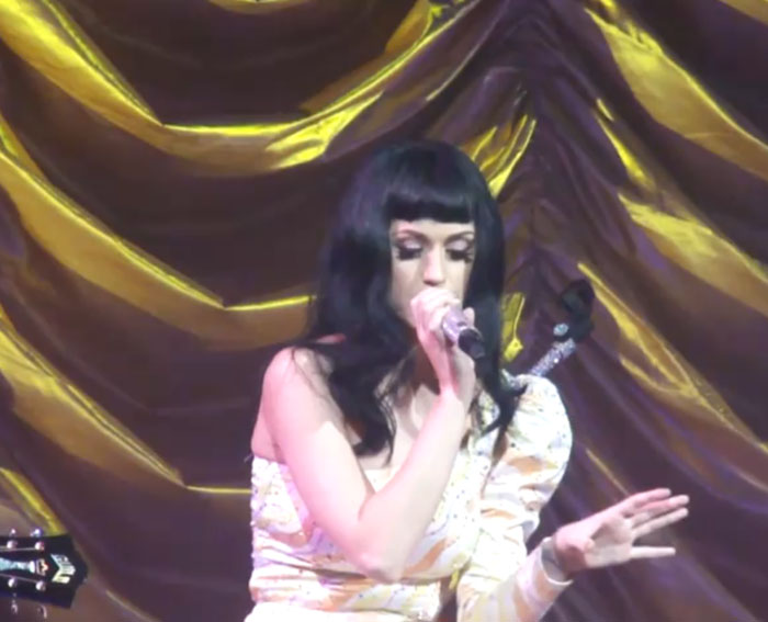 Katy Perry versiona a Lady Gaga en plan acústico