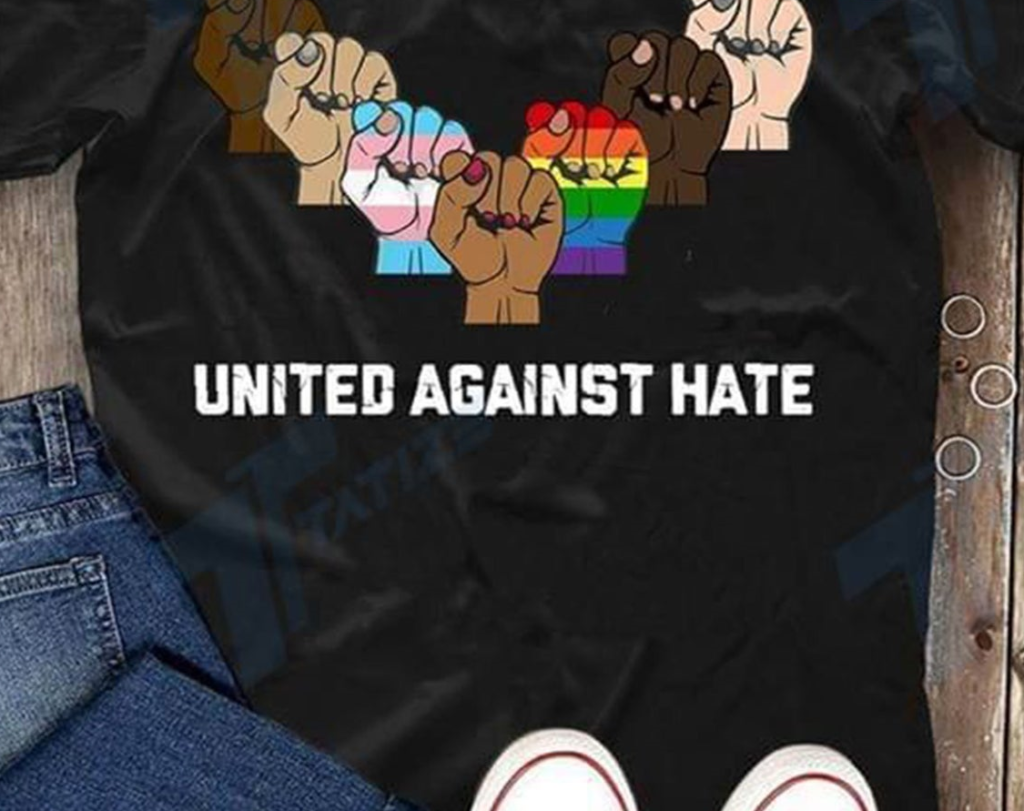 12 camisetas LGBT muy poco reivindicativas que gritan desafiantemente 