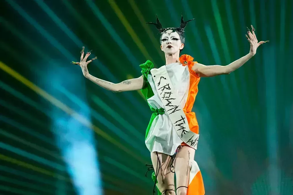 El irlandés Bambie Thug, participante no binario en Eurovisión, apunta con furia a los organizadores: 
