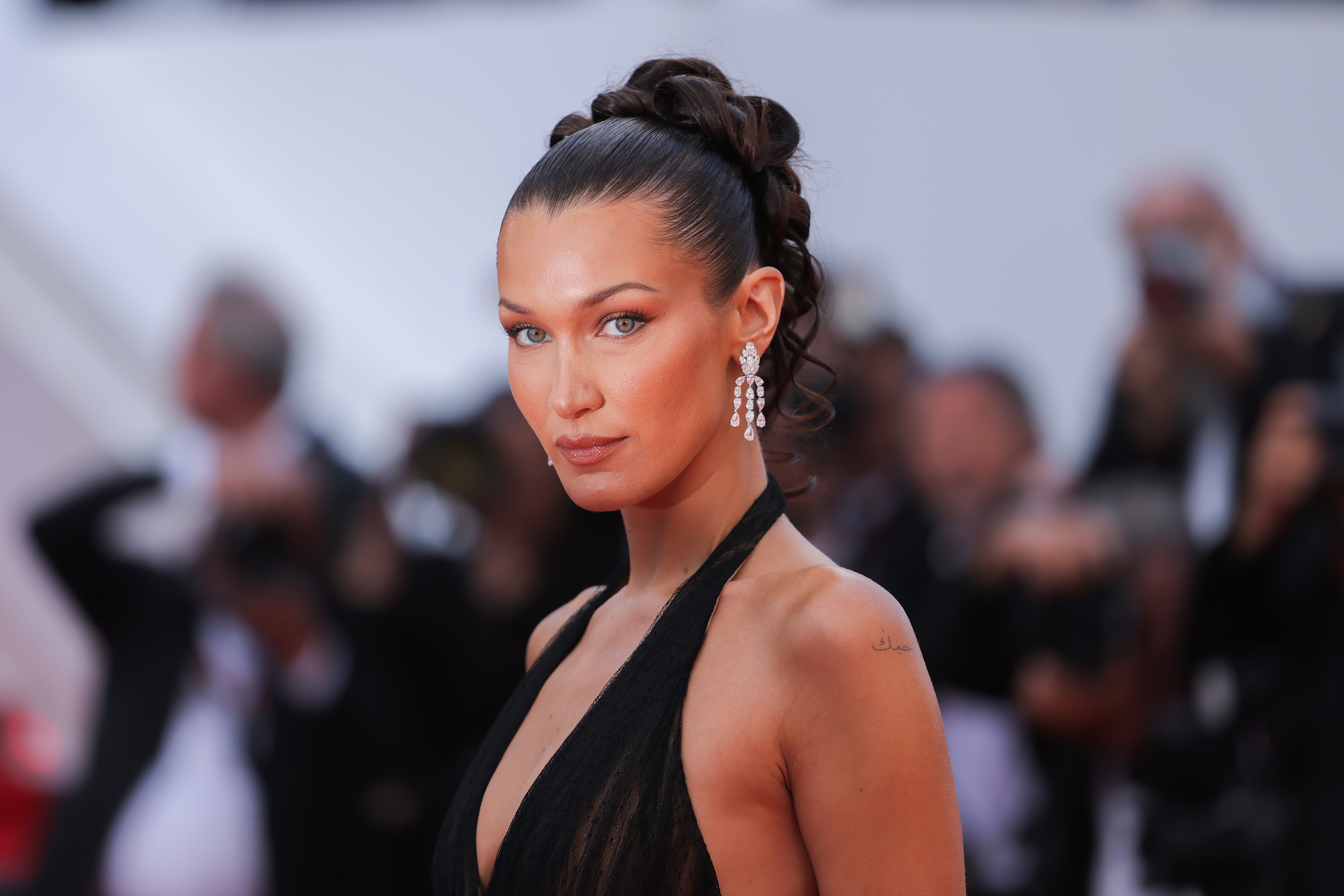 Adidas se disculpa con Bella Hadid por dejarla fuera de un anuncio de zapatillas criticado por Israel