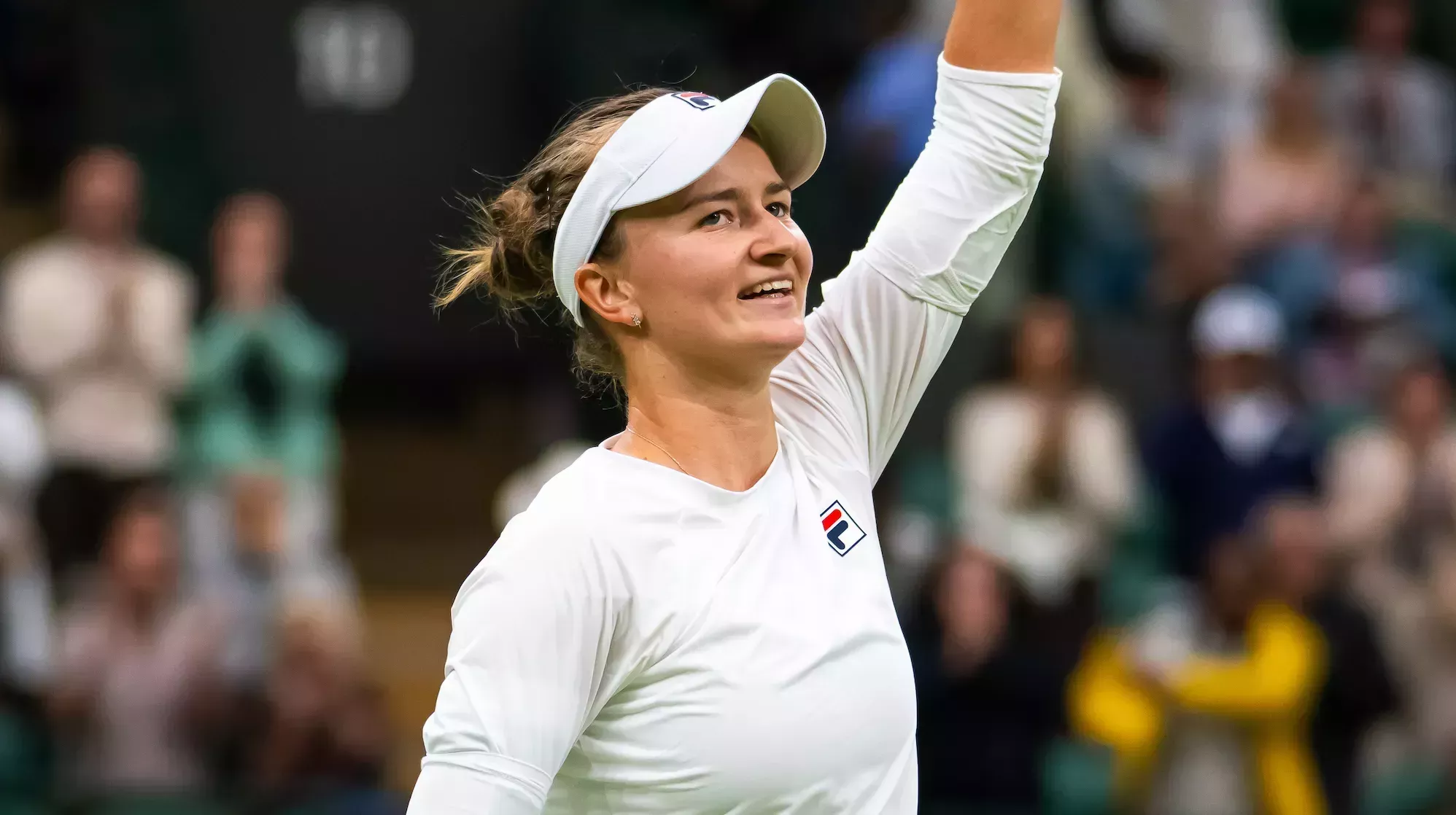 Barbora Krejcikova, finalista de Wimbledon, rinde homenaje a la 