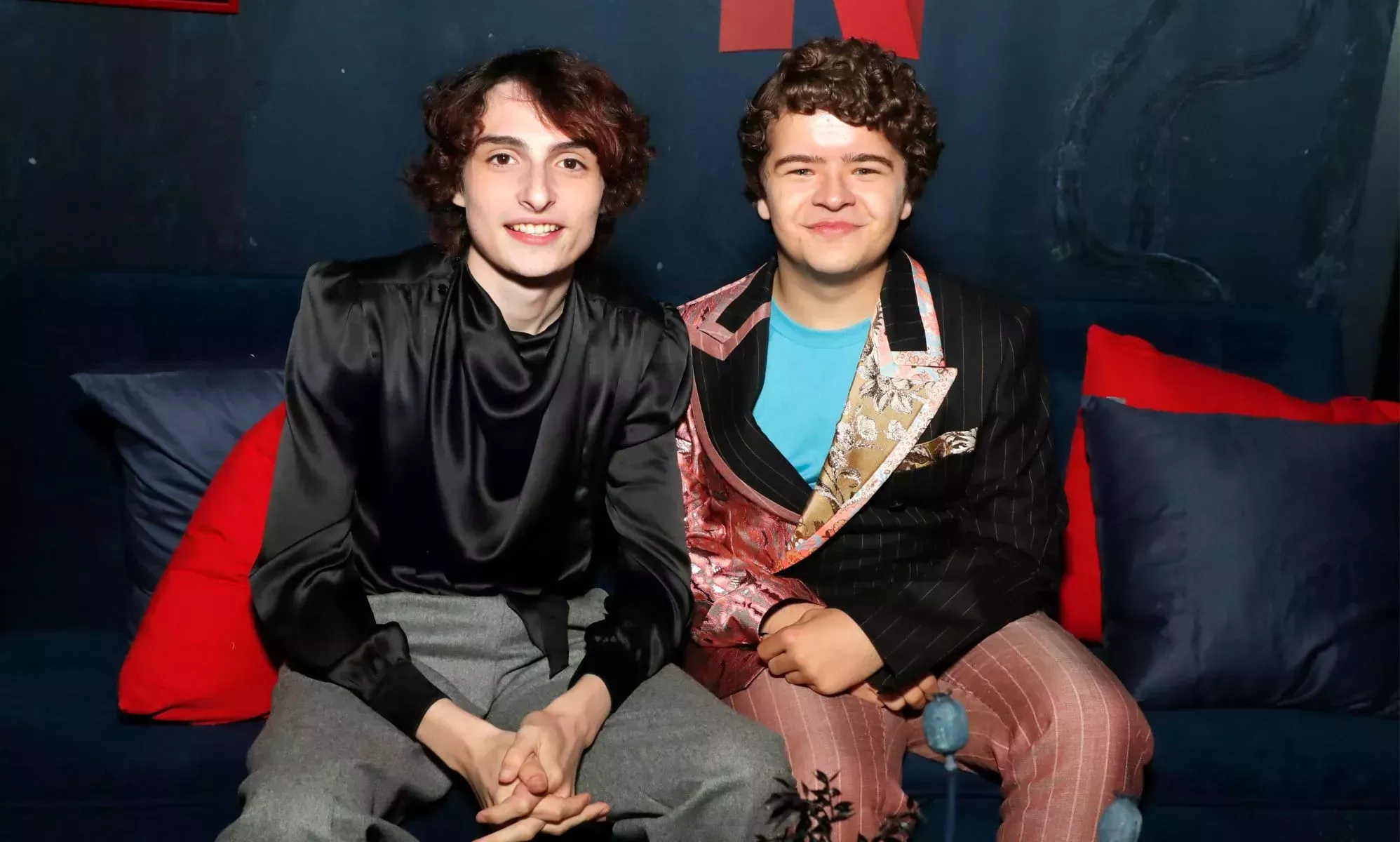 Los protagonistas de Stranger Things Gaten Matarazzo y Finn Wolfhard son vistos de la mano: 'Goles de amistad'