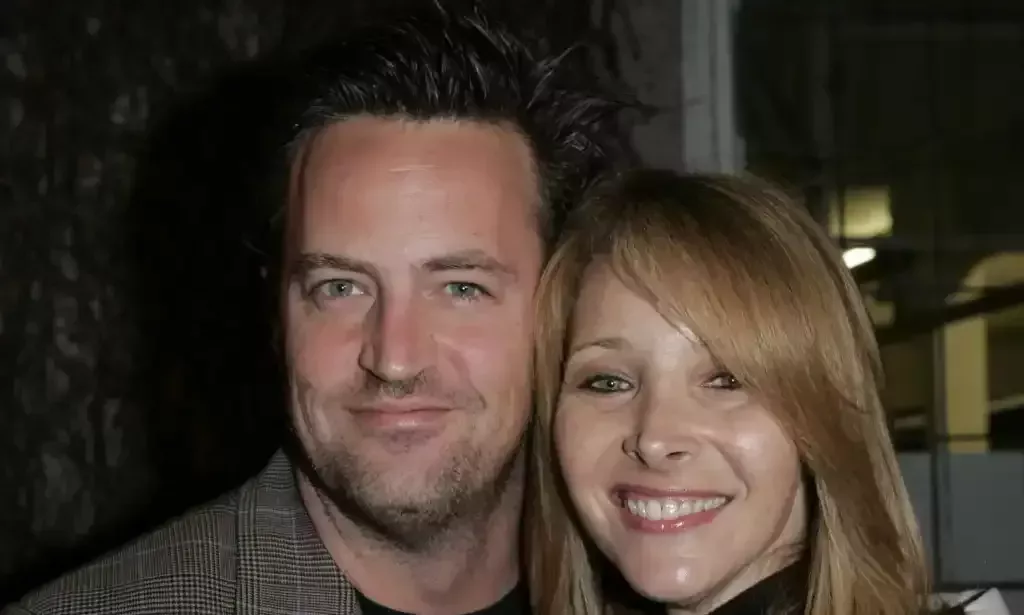 Friends stars Matthew Perry and Lisa Kudrow.