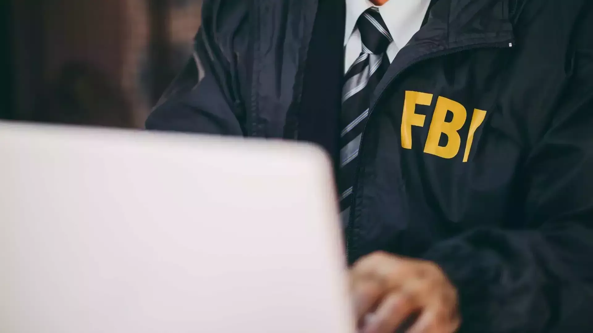 Aumentan los delitos de odio contra las personas LGBTQ+ en EE.UU., según datos del FBI