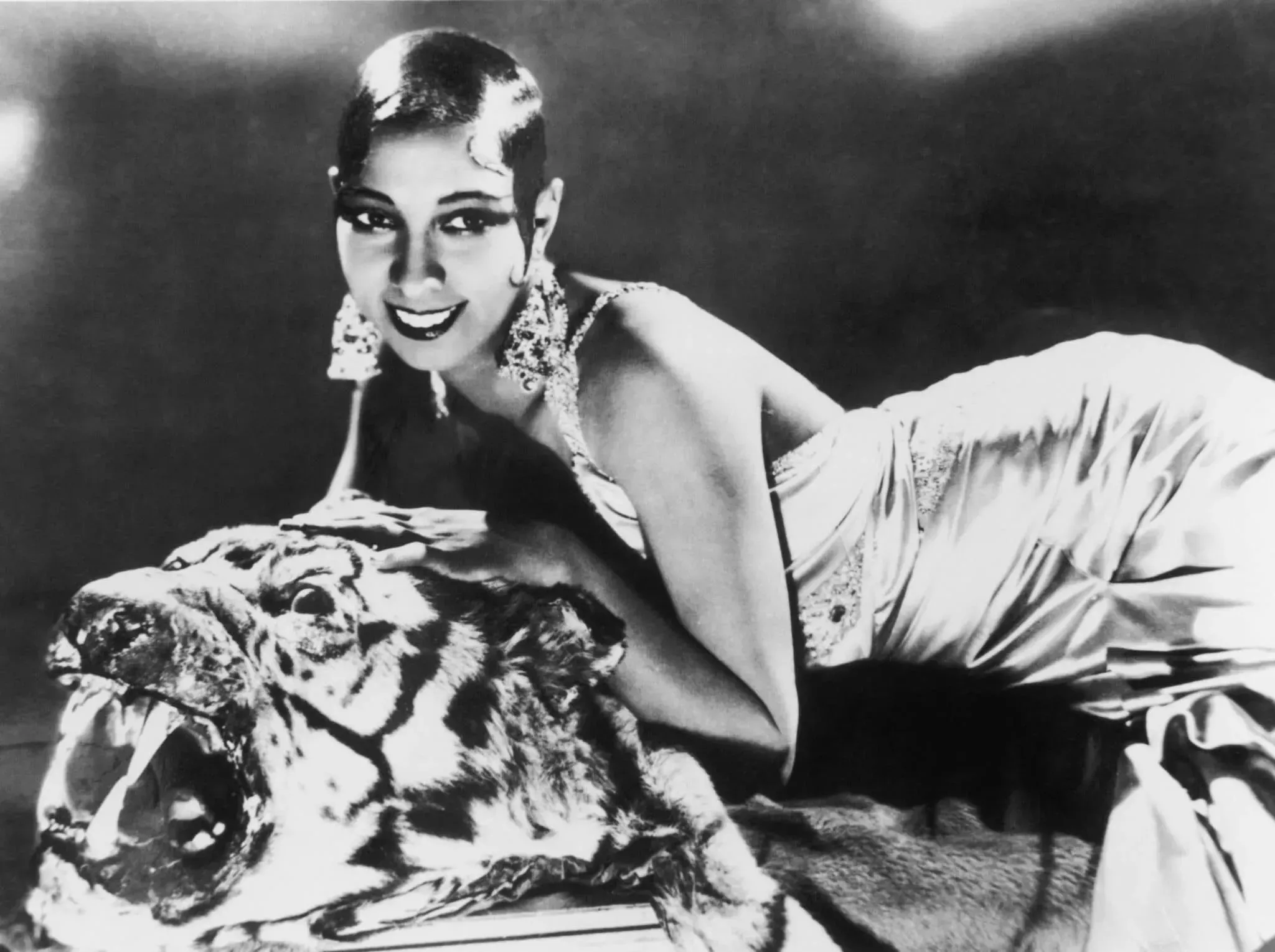 Josephine Baker fue un icono bisexual negro que salió con Frida Kahlo y ayudó a derrotar a los nazis