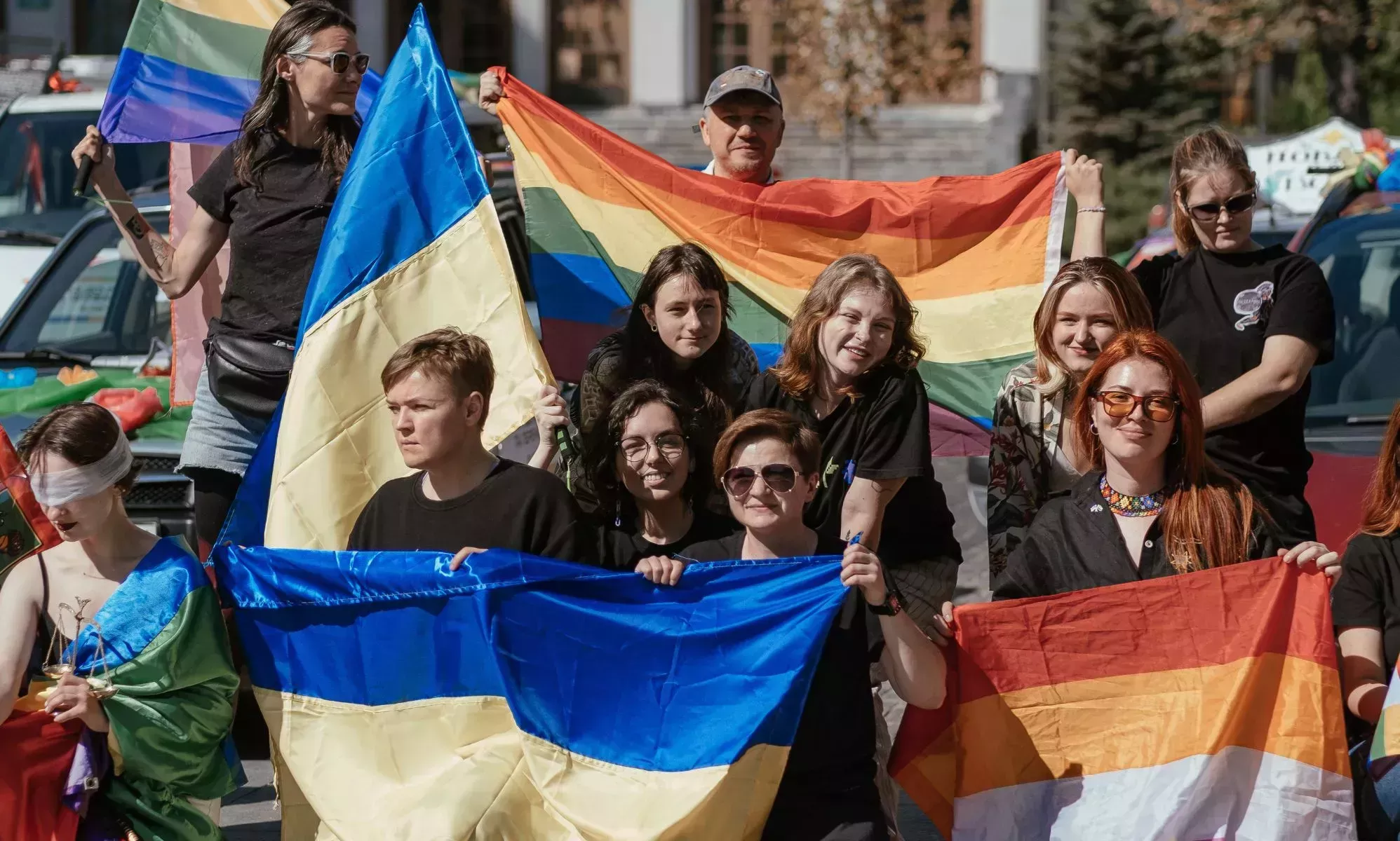 Los ucranianos LGBTQ+ se rebelan en el Orgullo de Kharkiv, cerca de la frontera rusa