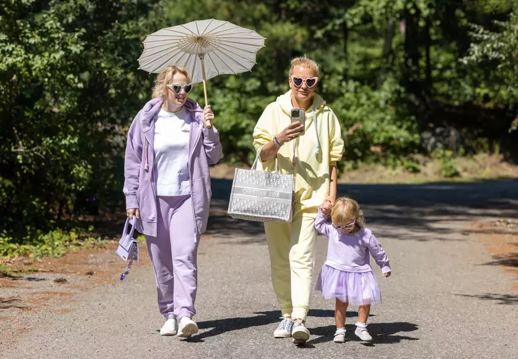 Rebel Wilson, Ramona Agruma, and Royce Lillian Wilson visit Polly Pocket's Airbnb in Littleton on 4 September, 2024 in Littleton, Massachusetts. 