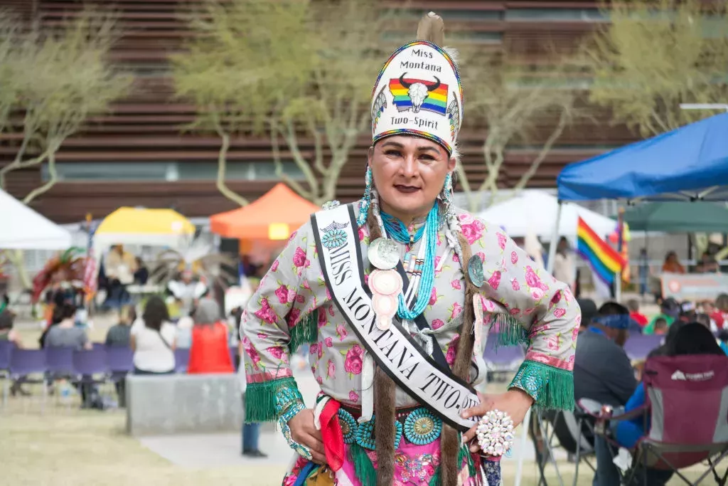 ¿Las personas de dos espíritus forman parte de la comunidad LGBTQ+? Esto es lo que significa el término