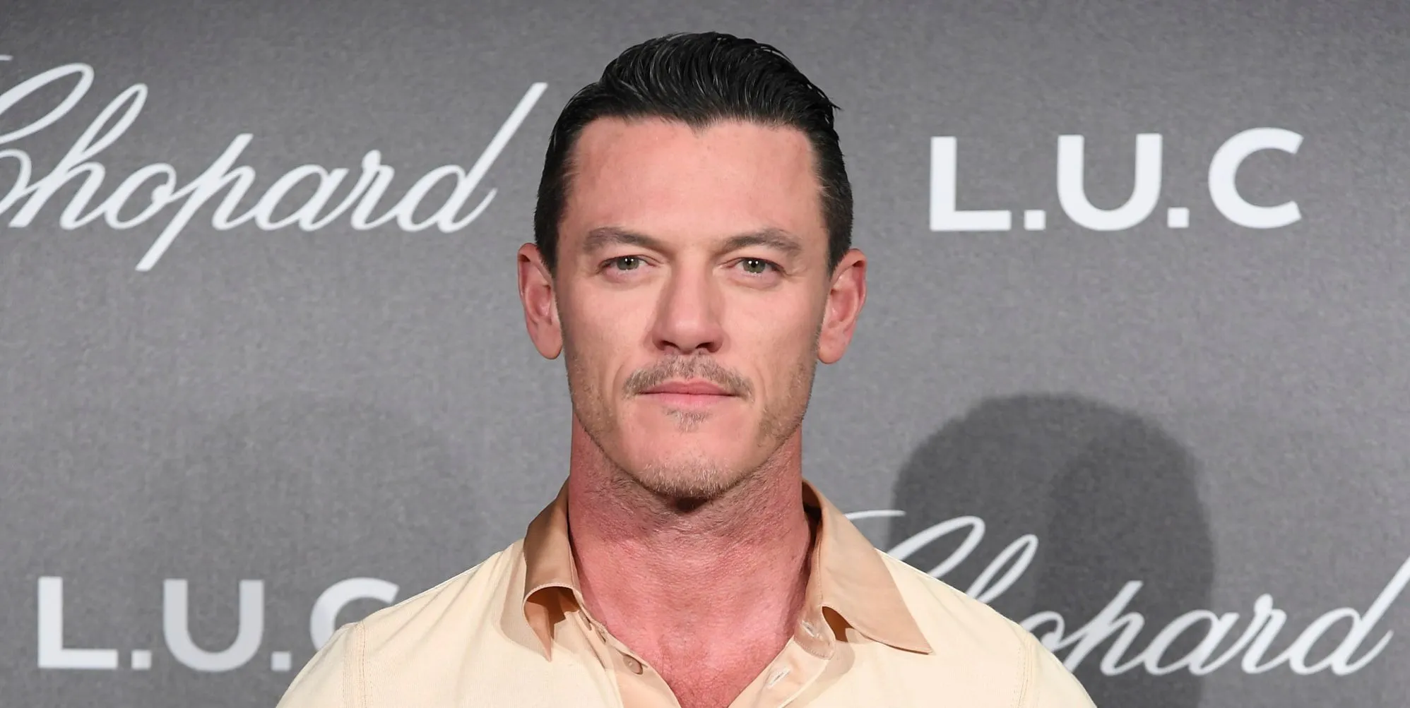 Luke Evans habla sobre el acoso homofóbico que sufrió en la escuela