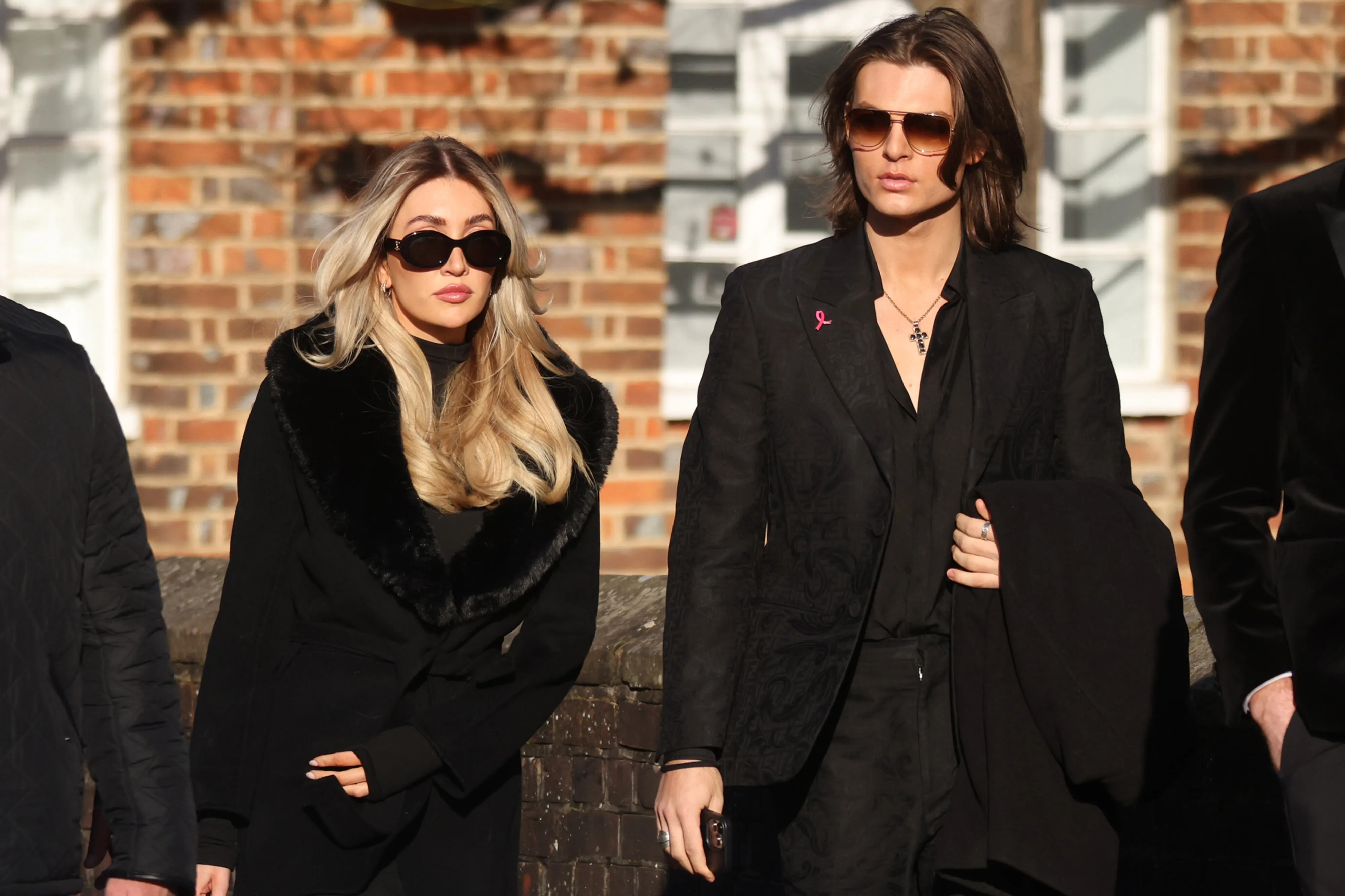 Damian Hurley asiste al funeral de Liam Payne con la pareja del cantante de One Direction, Kate Cassidy