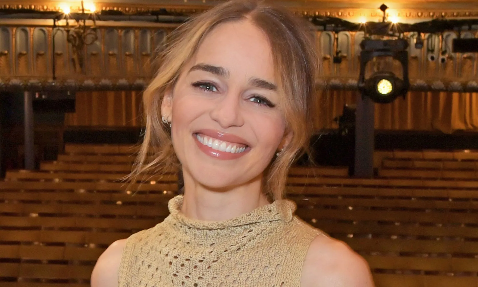 La estrella de Game of Thrones, Emilia Clarke, encontró la escena 'ligeramente lésbica' la más incómoda de filmar