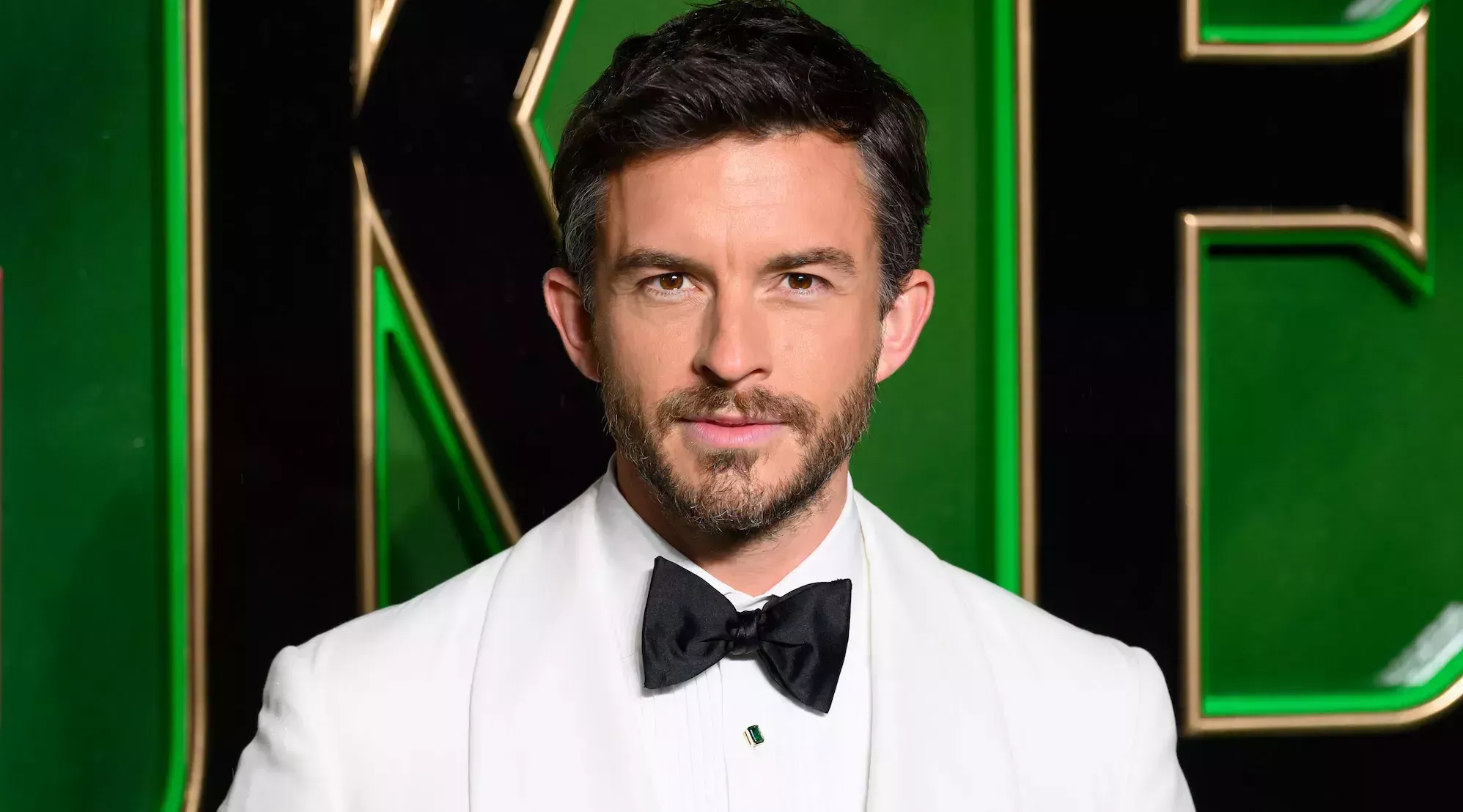 Jonathan Bailey se reúne con un inesperado compañero de Bridgerton en Wicked